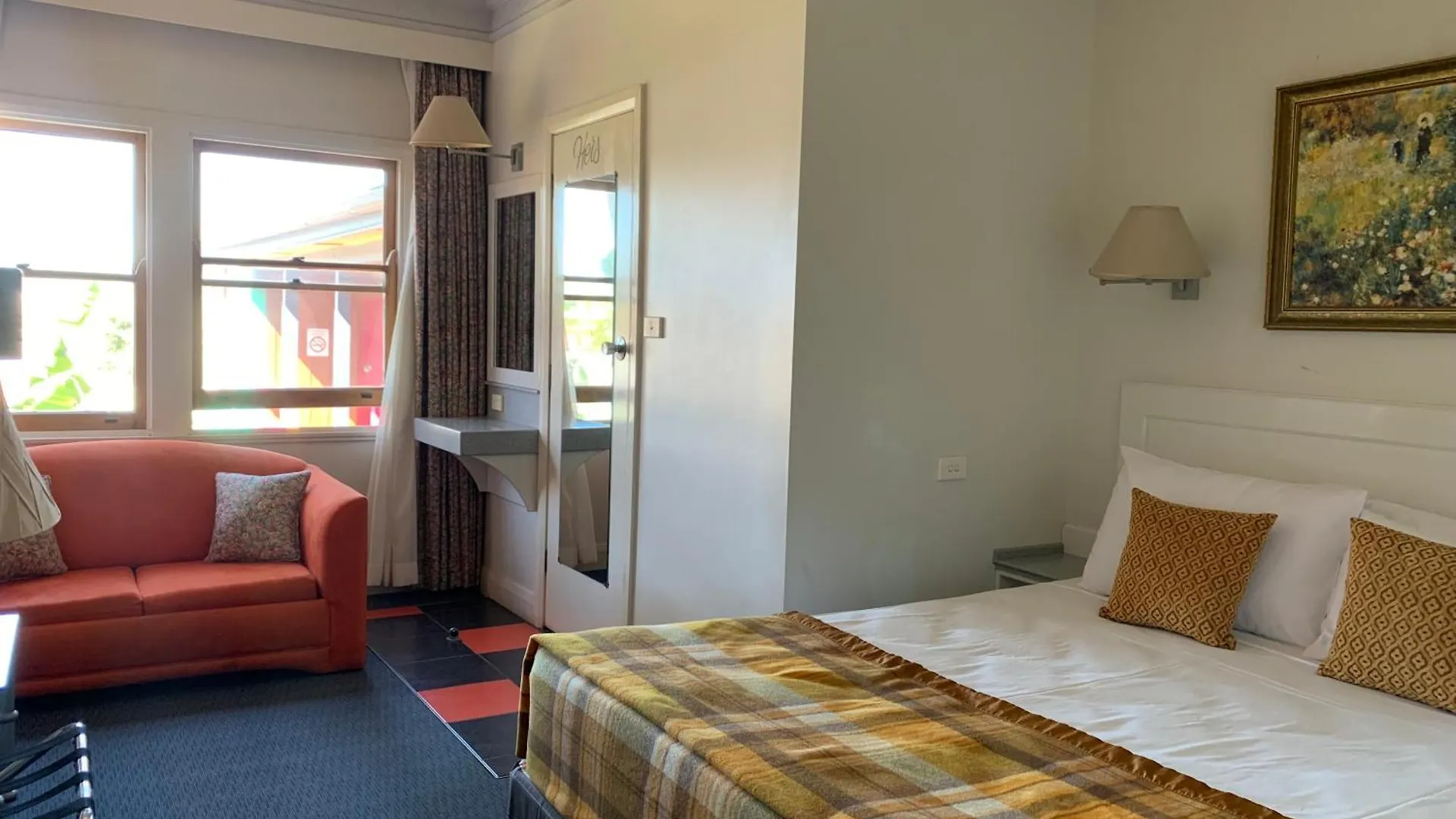 Moruya Monarch Hotel Australia